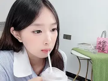 Yoyo33355  live sex cam