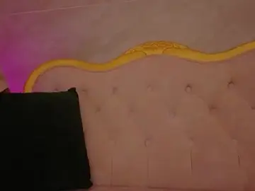 Moraa_s  live sex cam