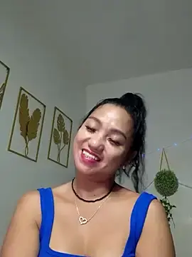 Tinahturndo  live sex cam