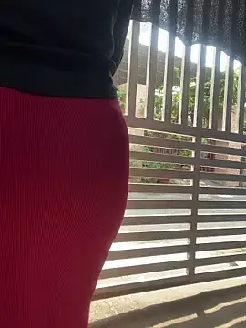 BigAssBee  live sex cam