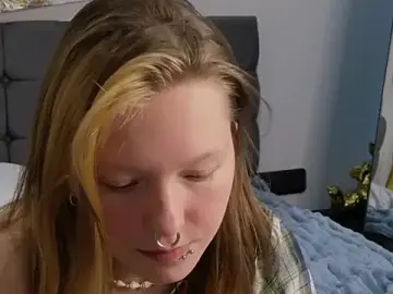 LauraLowe  live sex cam