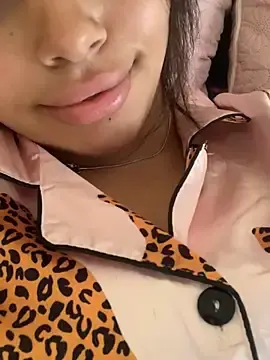 Maya729  live sex cam