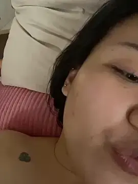 Yiyiyi-6666  live sex cam