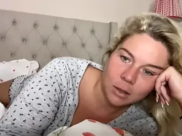 Erincheshire  live sex cam