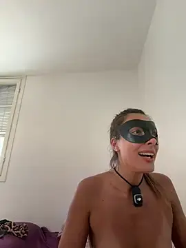 Qlonagoddess  live sex cam