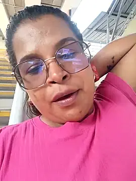 Luna_hotxx23  live sex cam