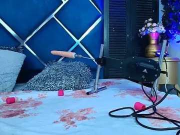 VenuzNaughty  live sex cam