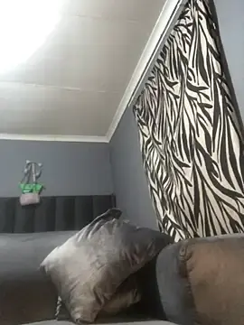 NaughtyShawdy1  live sex cam