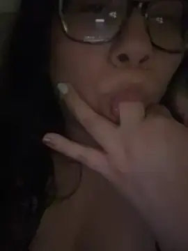 Olive2000  live sex cam