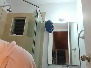 Adriana71  live sex cam