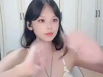 Lila82828  live sex cam