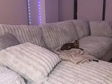 Anyaa777  live sex cam