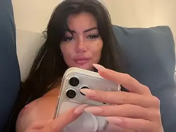 Niiikita3  live sex cam