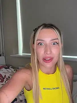 BlondeChiara  live sex cam