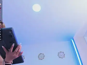 EvaaLovia1  live sex cam