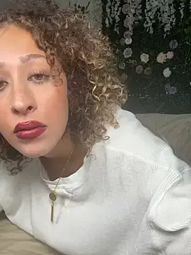 LyraCovee  live sex cam