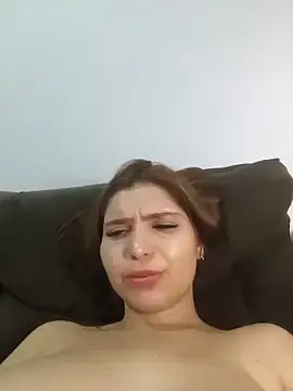 Melyssaa23  live sex cam