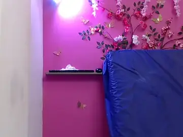 Skinnybarbie022  live sex cam