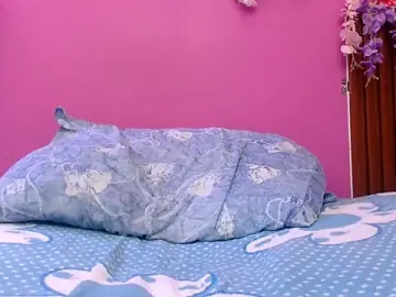 Skinnybarbie022  live sex cam
