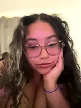 CurlyGirl_1  live sex cam