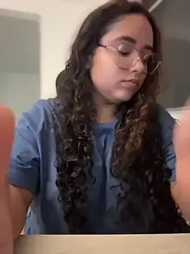 CurlyGirl_1  live sex cam