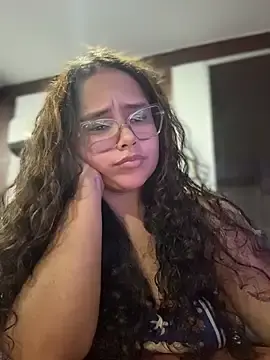 CurlyGirl_1  live sex cam