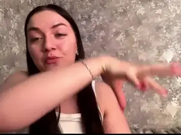 VivienneMince  live sex cam