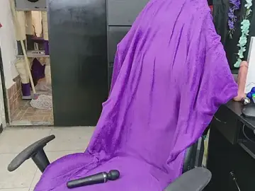 Ann_bronw  live sex cam