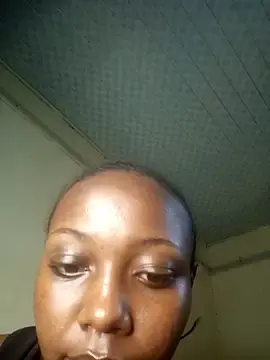 Suzzy_petite  live sex cam