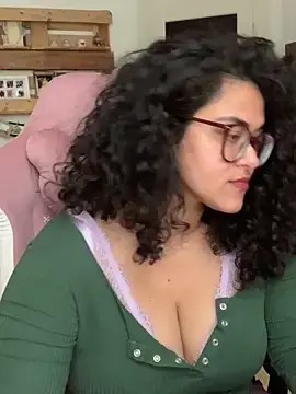 Curvydesifromgermany  live sex cam