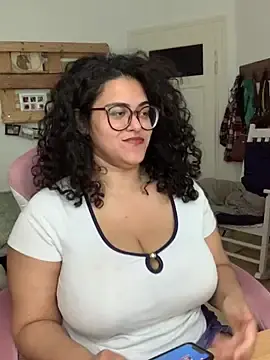 Curvydesifromgermany  live sex cam