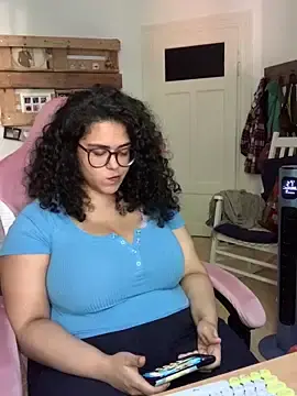 Curvydesifromgermany  live sex cam