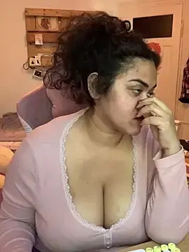 Curvydesifromgermany  live sex cam