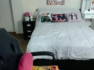 Kittykat18x  live sex cam