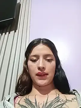 Lucia_evans22  live sex cam