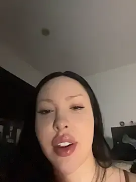 DreamGirl18  live sex cam
