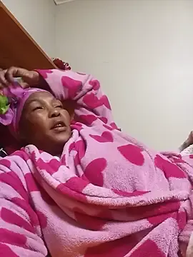 Juicyasss35xx  live sex cam