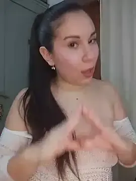 Nuckysheckler  live sex cam