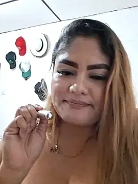 Yoiste  live sex cam