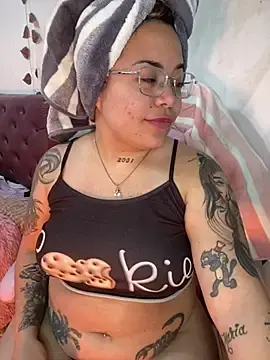 Lindalatina2001  live sex cam