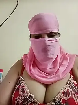 Desiree143  live sex cam