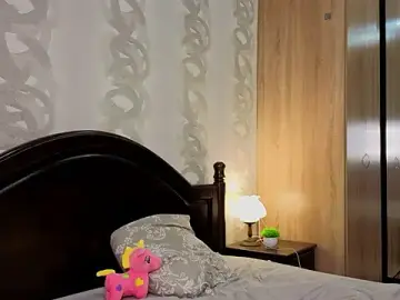 Honey_blossom__  live sex cam