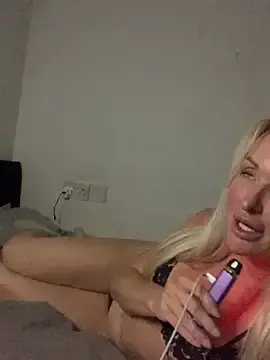 Modeljadeelee  live sex cam