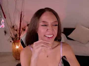 ChloeMoreti  live sex cam