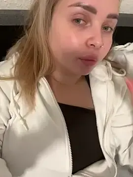 Mila2121s  live sex cam