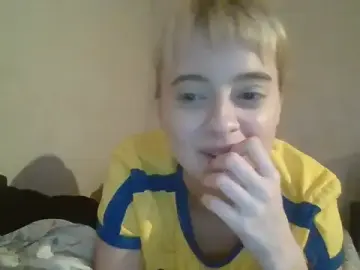 KiwiDreamy1  live sex cam