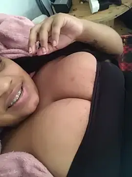 Peituda_safada  live sex cam
