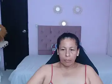 Mature_martina  live sex cam