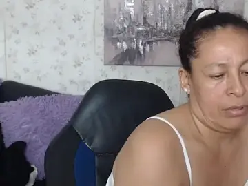 Mature_martina  live sex cam