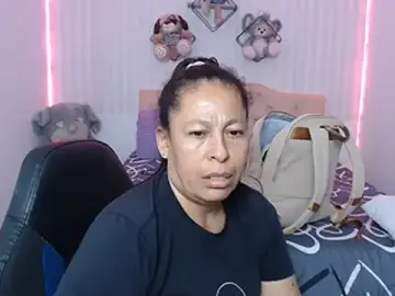 Mature_martina  live sex cam